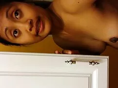 Chica Asiática Llega ...
