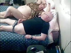 Rubia vecina se desn ...